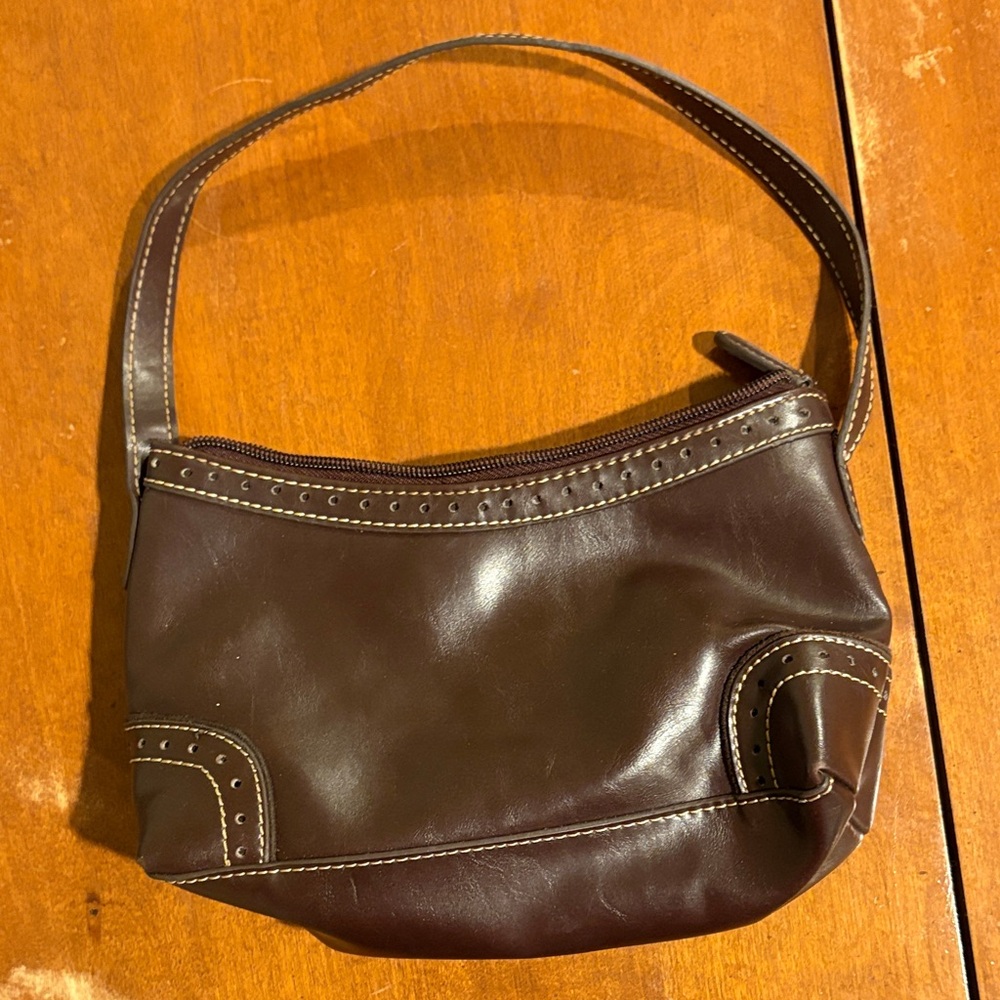 Elegant Brown Leather Shoulder Bag. Tommy Hilfiger